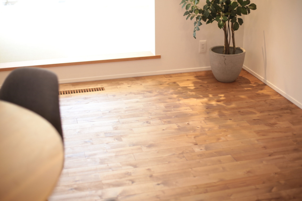 【採用する前に読む】無垢フローリングの欠点