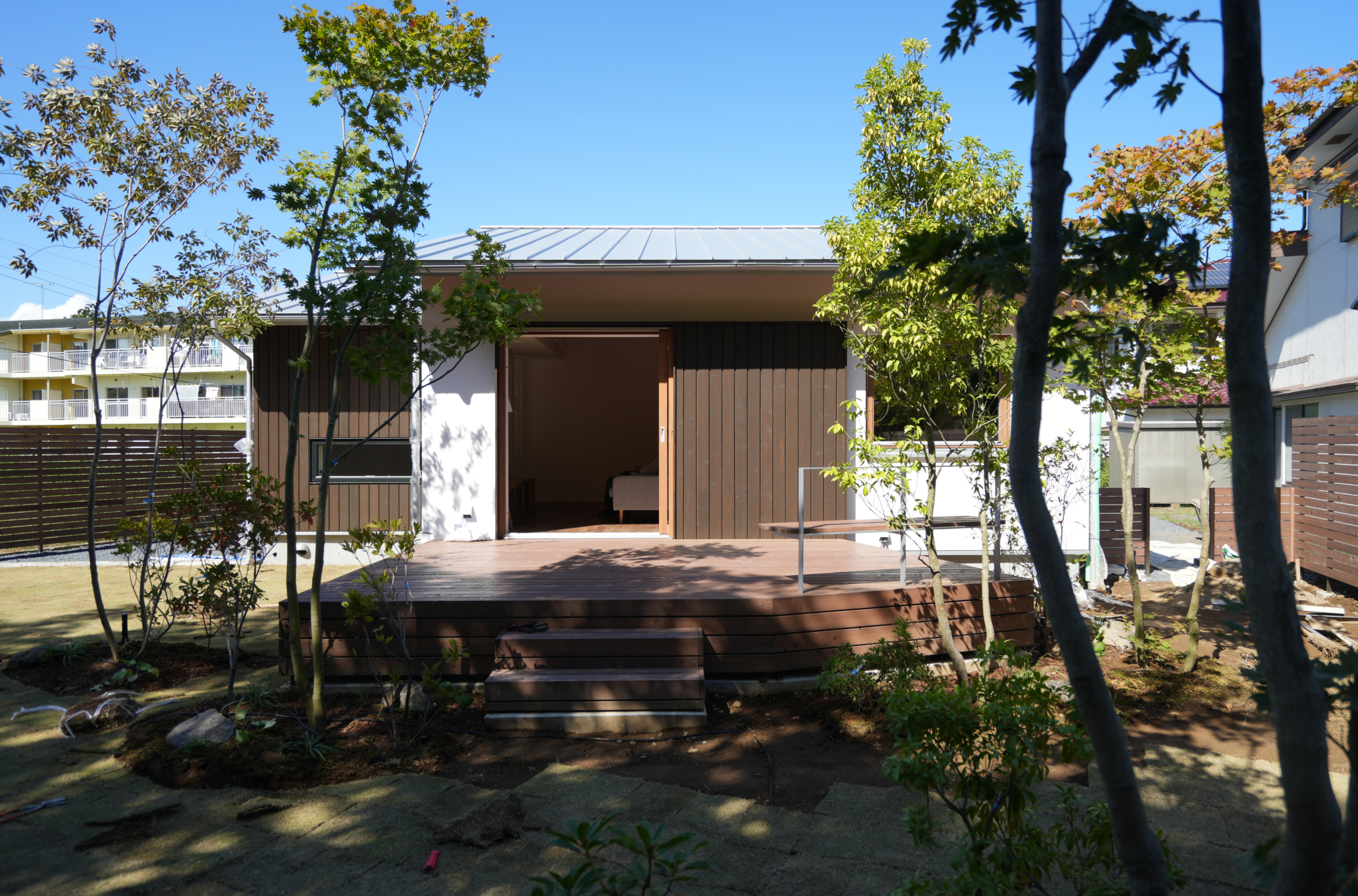 森の中の平屋のサムネイル画像