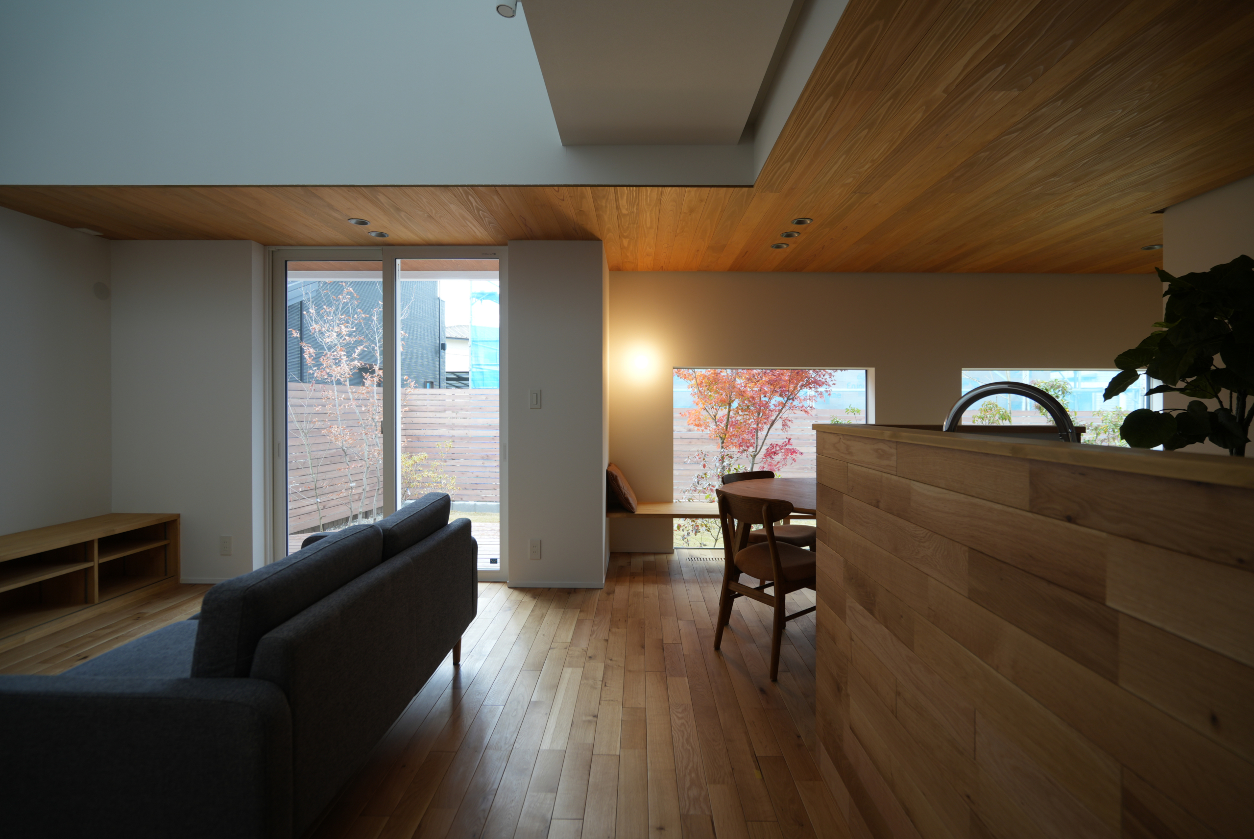 居場所になる窓辺のある家のサムネイル画像